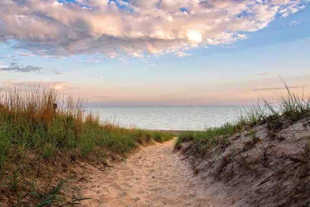 Blue Birdhouse - Indiana Dunes - Pet Friendly Честертон Екстер'єр фото